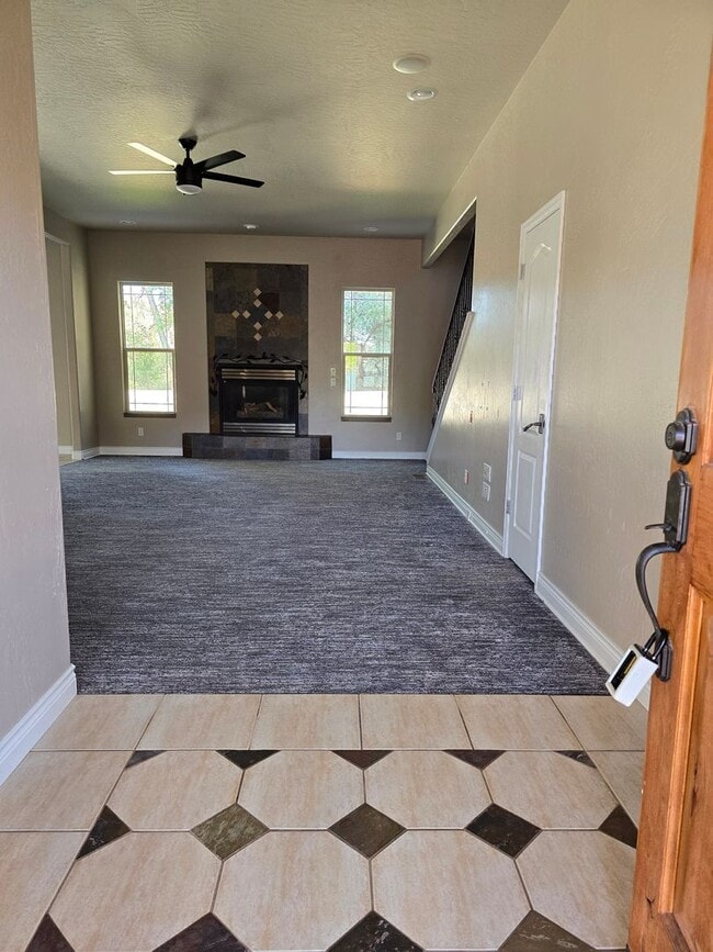 Building Photo - Beautiful 3-Bedroom Home with Scenic Views in the Redlands