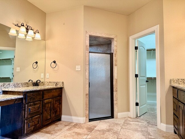 Building Photo - House For Rent