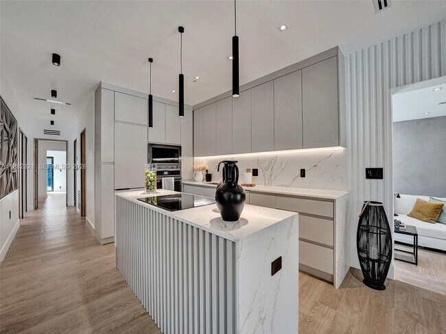 Building Photo - 2066 NE 174th St