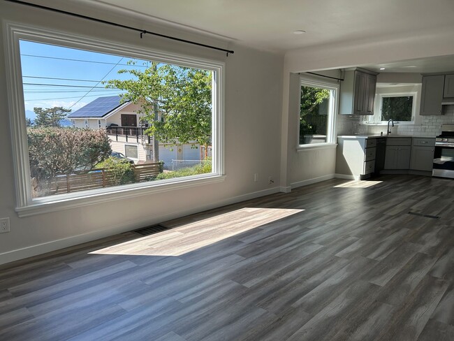 Building Photo - 4BR - West Seattle w/ 2 Kitchens. Landscaping Included!