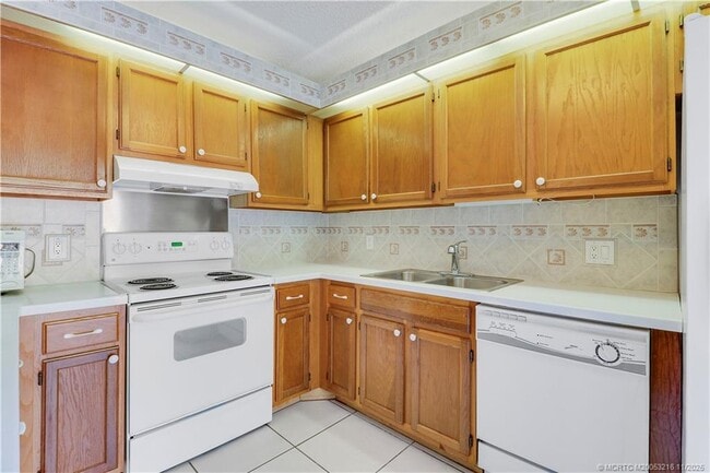 Building Photo - 5662 SE Windsong Ln