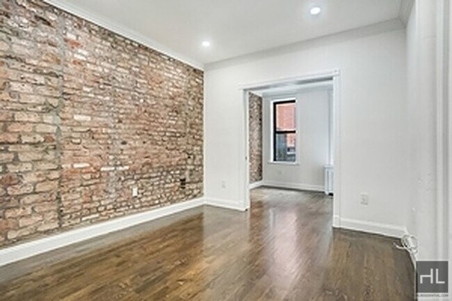 Primary Photo - MOTT STREET