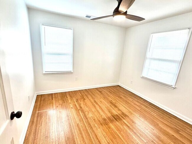 Building Photo - Now Leasing in Colonial Acres area, 3-bedroom 1 bath home.