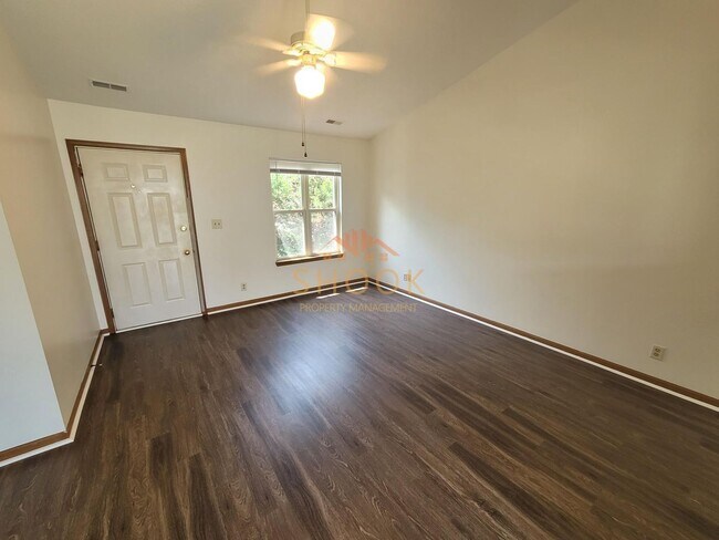 Building Photo - 2712/2714 Plaza Ln