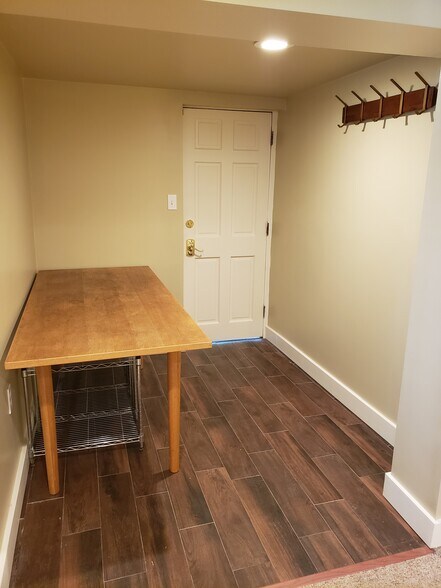 tiled entry foyer - 2811 NW 58th St