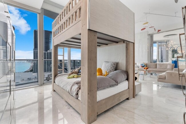 Building Photo - 17475 Collins Ave