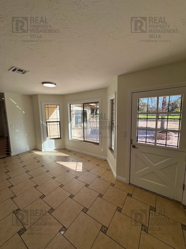 Building Photo - Spacious Single-Story 7-Bedroom Home with Open Layout & Abundant Natural Light