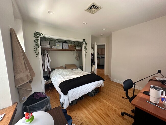 Building Photo - 100 Riverway