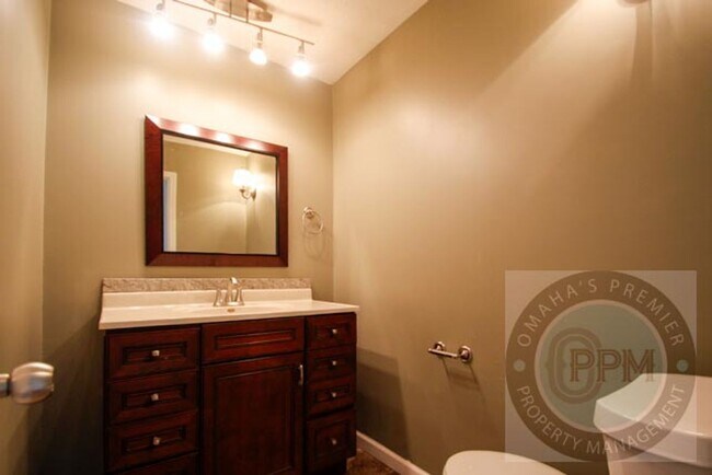 Building Photo - Huge 4-bedroom, 4-bath home