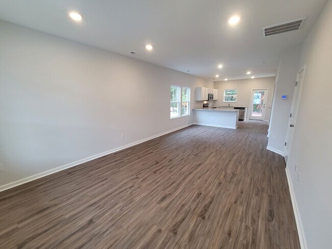 Building Photo - Welcome to our townhouse in the beautiful location of Leland, NC.