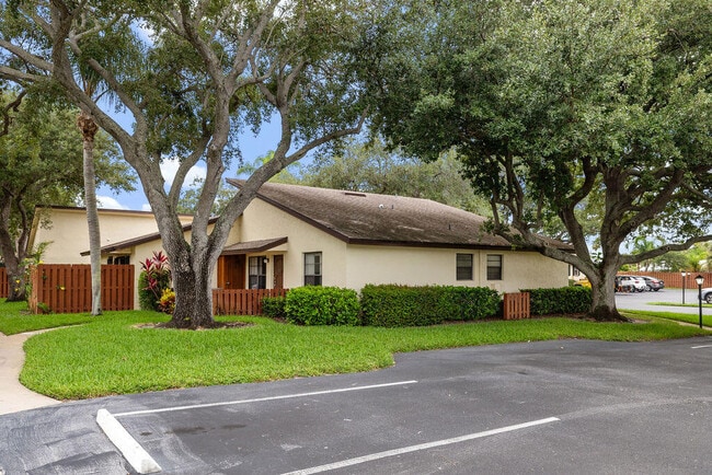 Building Photo - 8019 SE Villa Cir