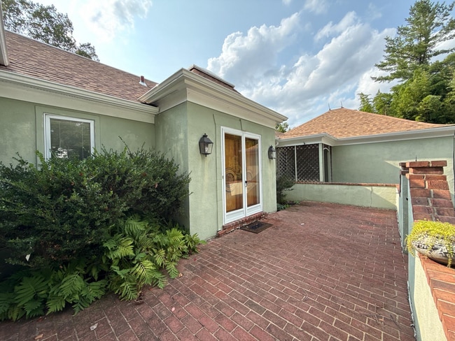 Building Photo - 1225 Rock Creek Rd