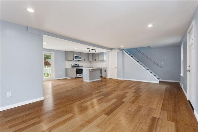 Building Photo - North Hills Area Bungalow