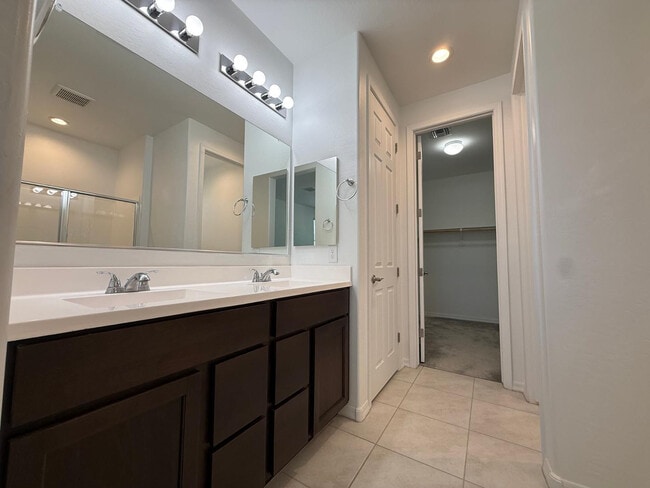 Building Photo - 15744 W Jefferson St