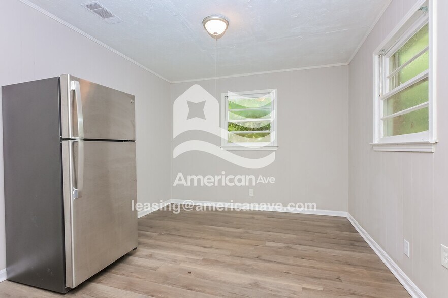 Building Photo - 928 Perry Dr