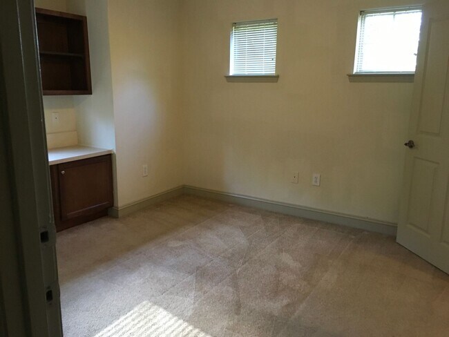 Building Photo - Crawford Falls, 401