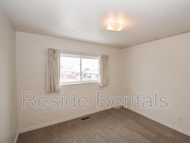 Building Photo - 162 W 1100 N