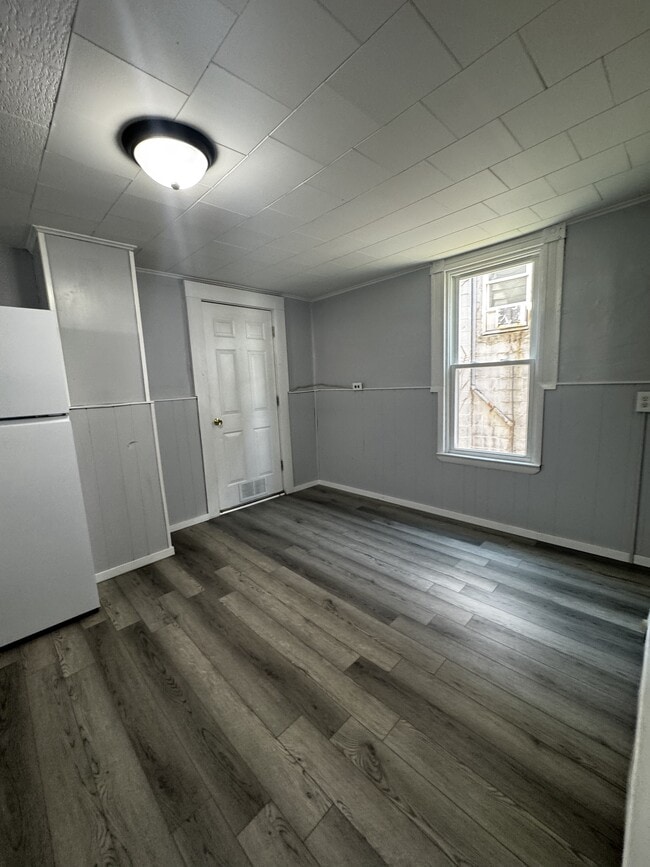 Building Photo - 317 N Maple Ave