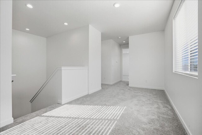 Building Photo - Brand new 3 bed 2.5 bath townhouse