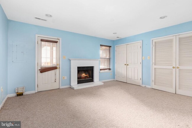 Building Photo - 2471 Clover Field Cir