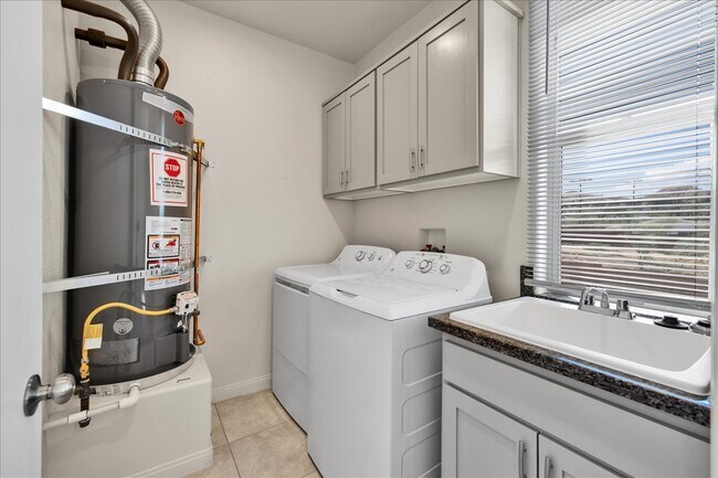 Building Photo - 56923 Ivanhoe Dr