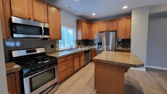Building Photo - Spacious and Modern 3-Story Townhome - Mol...