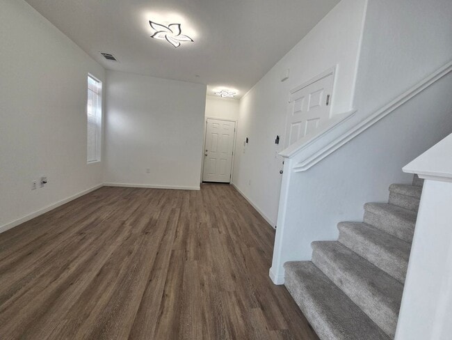 Building Photo - 1057 Buena Vis Ln
