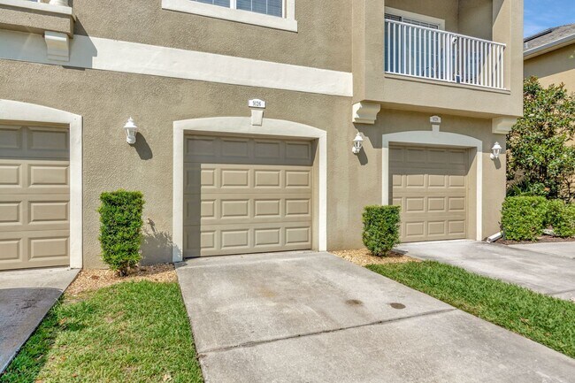 Building Photo - Great Townhouse in Gated Community