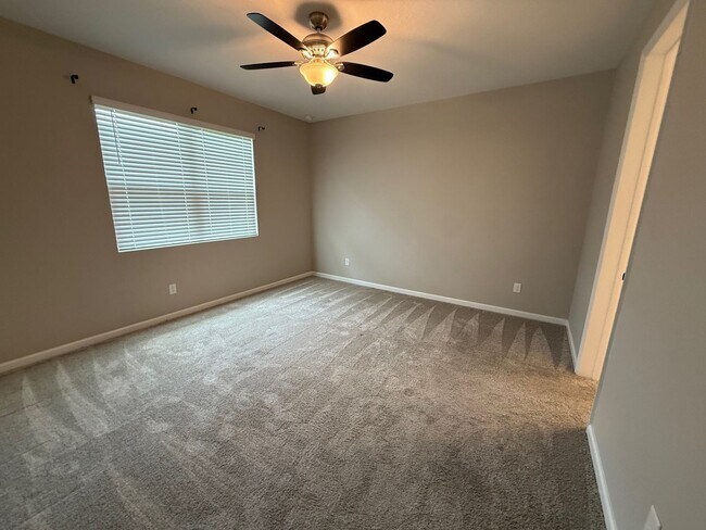 Building Photo - 4/3 Clermont Spacious Home