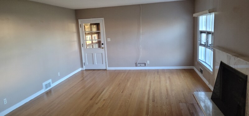 Building Photo - 1392 How Ln