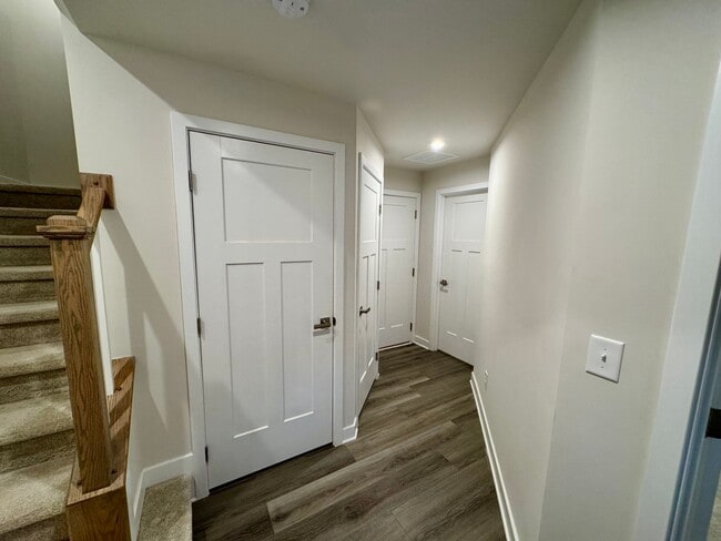 Building Photo - Modern Townhome in Stone Creek Townhomes