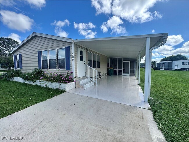 Primary Photo - 200 Sugarloaf Ln