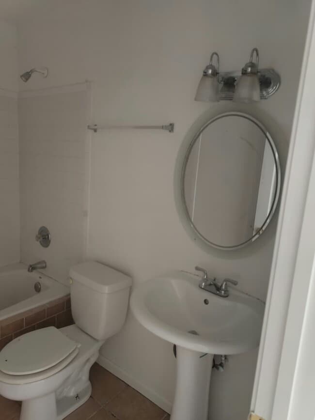 Building Photo - 6806 Lombard Ct