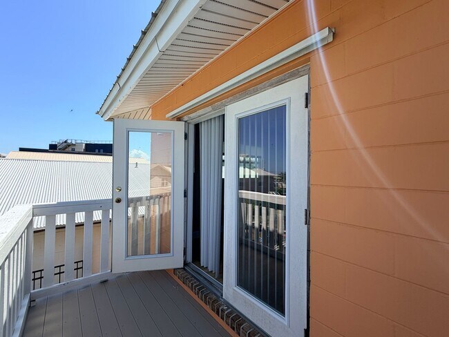 Building Photo - 342 Tarpon Ave