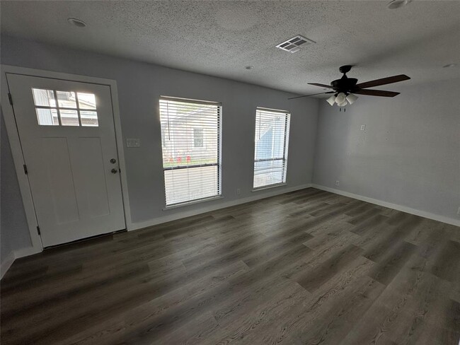 Building Photo - 4412 Gillis St
