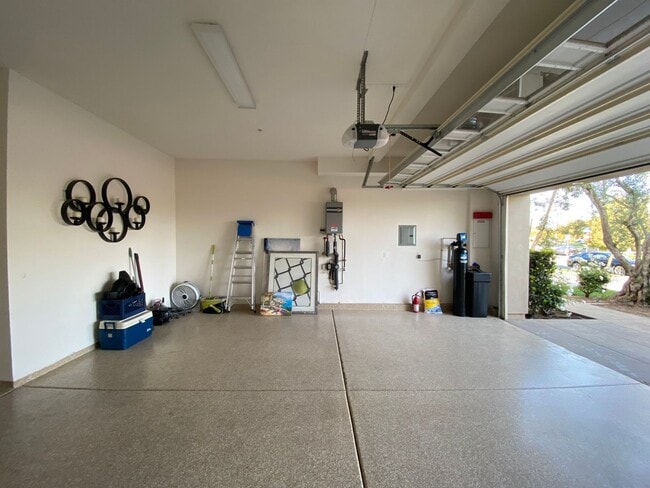 Building Photo - Exceptional Remodeled & Professionally Fur...