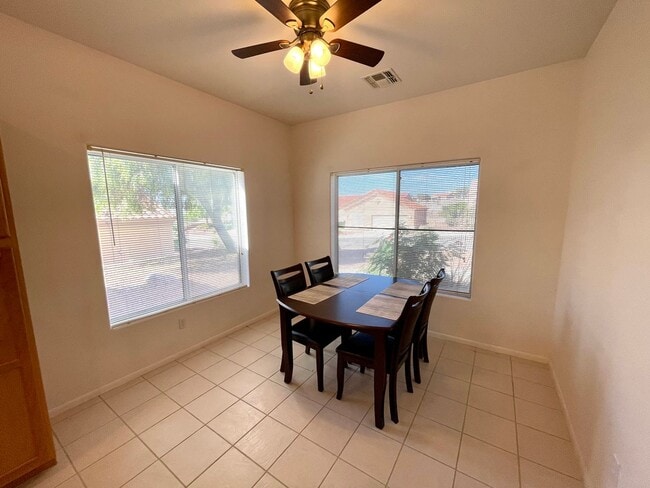 Building Photo - Large 2 Bedroom Home off the Parkway!