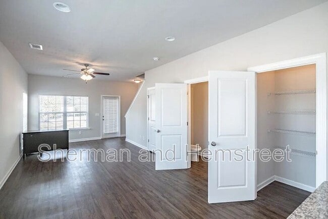 Building Photo - 302 Joiner Cir
