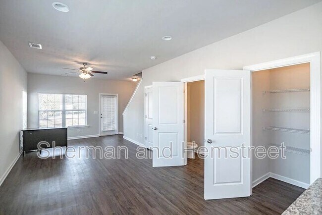 Building Photo - 757 Tarvin Cir