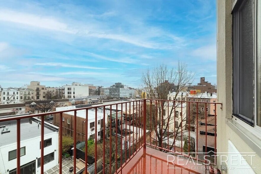 Building Photo - Modern 2-Bedroom Apartment with Private Balcony in Prime Bushwick