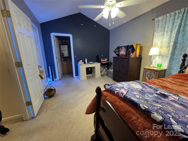 Building Photo - 8763 Robinson Forest Dr