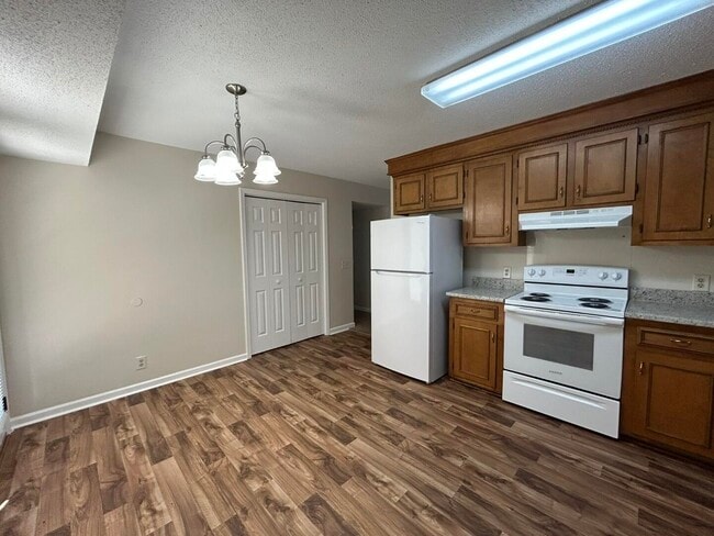 Building Photo - 166 Gertrude Dr