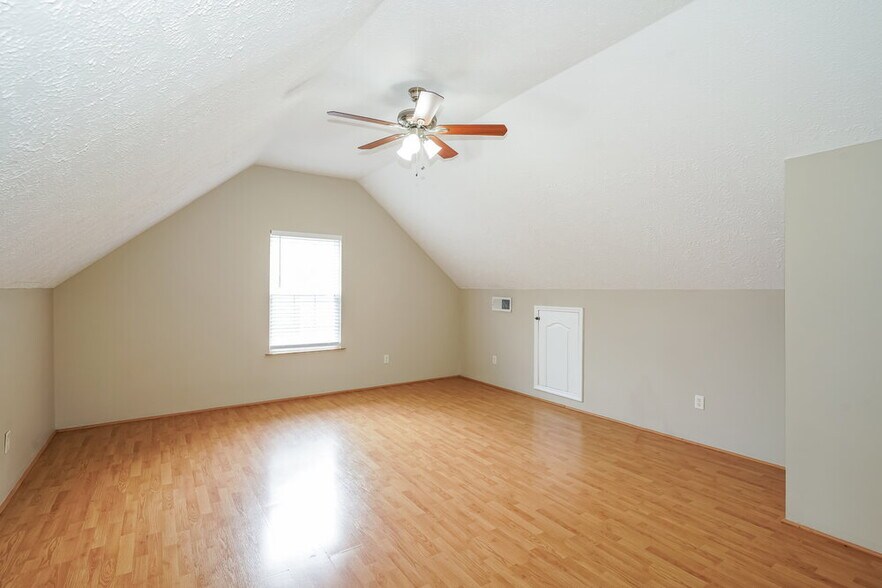 Building Photo - 3525 Mt View Ridge Dr