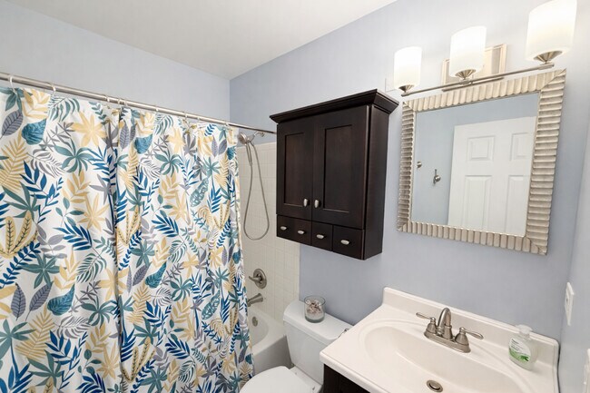 Building Photo - 2624 Prairieview Ln S