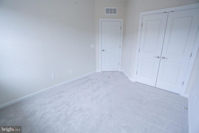 Building Photo - 45132 Kincora Dr