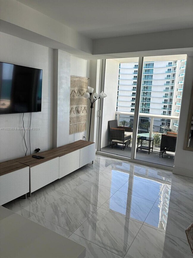 Building Photo - 10275 Collins Ave