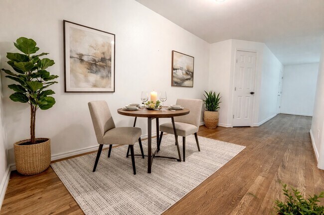 Building Photo - 2126 Banks St