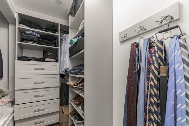 Building Photo - 54 Pleasant St