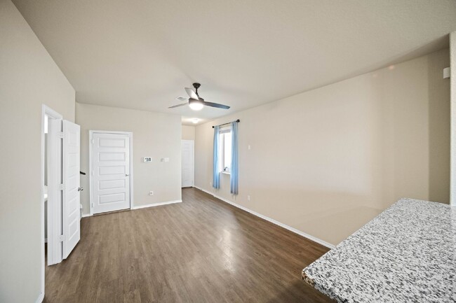 Building Photo - FREE MONTH OF RENT WITH 18 MONTH LEASE SIG...