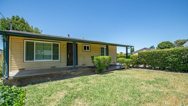 Building Photo - Charming 2 bedroom 1 bath!